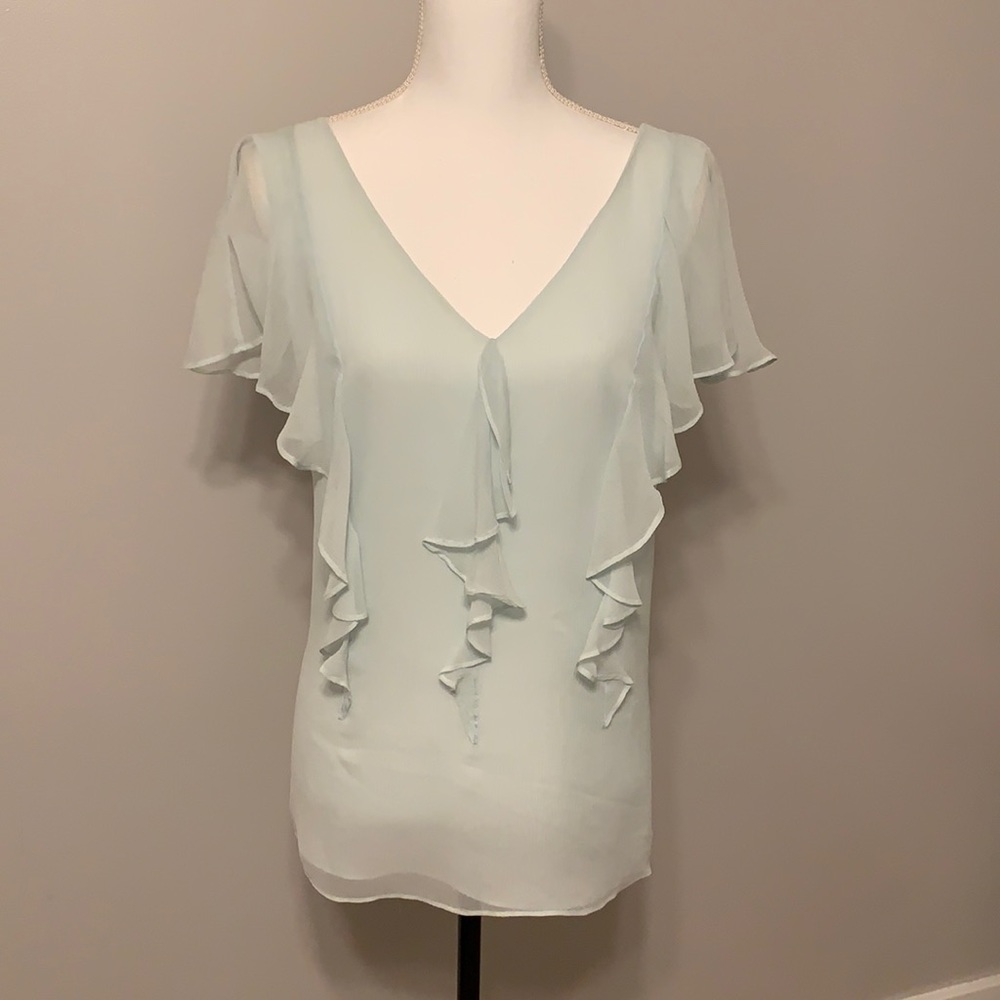 Banana Republic, Short sleeves silk blouse with front ruffle detail. V-neck. L